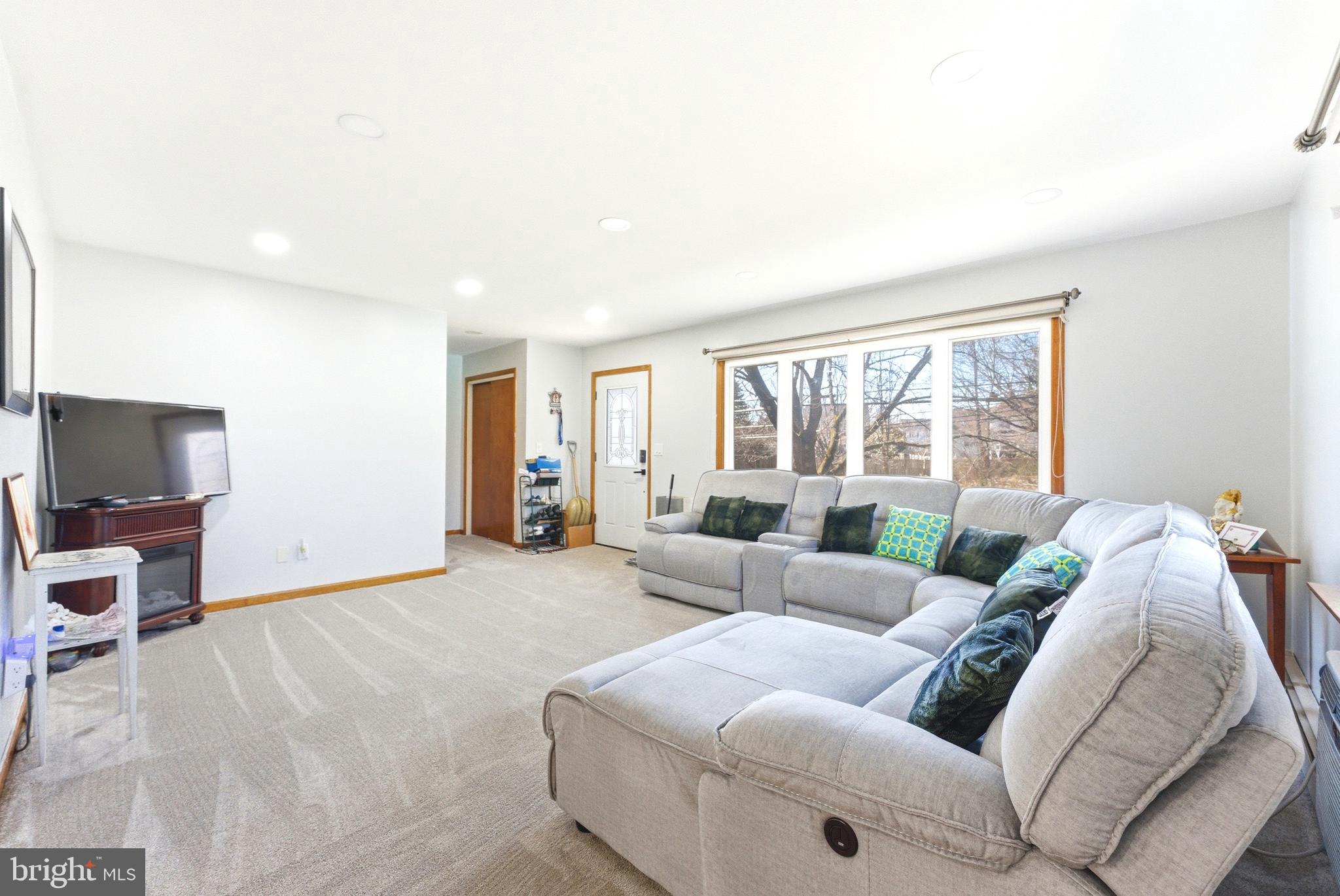 260 Dutch Neck Road East Windsor, NJ 08520 - Photo 7 of 24