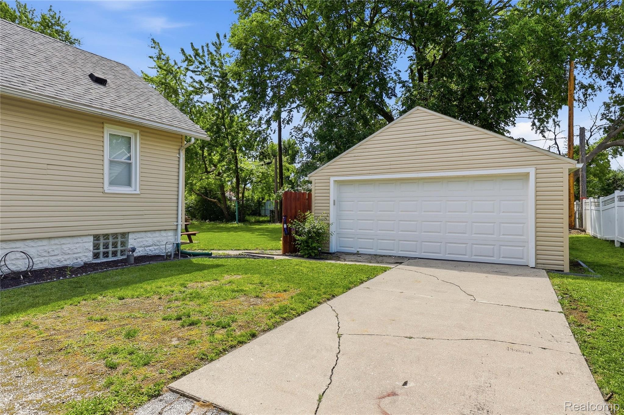 1630 Gordon Street Port Huron, MI 48060 - Photo 4 of 25 gordon-4.jpg