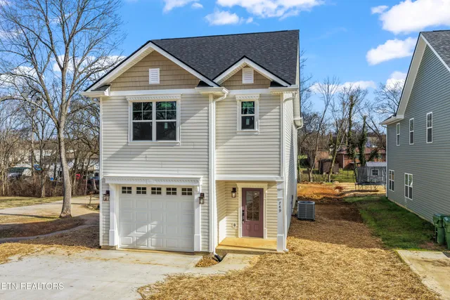 $449,000 | 749 Maple Grove Street, Maryville, TN 37801