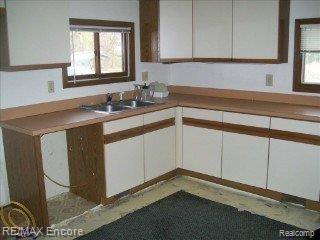 760 South Hospital Road Waterford, MI 48327 - Photo 2 of 4 Kitchen 1