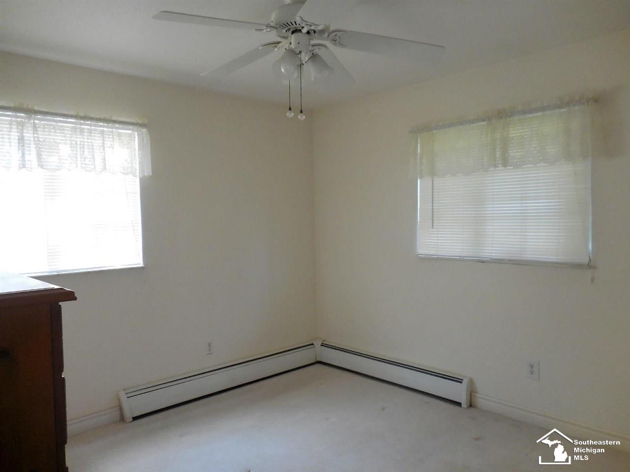 5773 Newport S Road Newport, MI 48166 - Photo 8 of 24 50057937-7.JPG