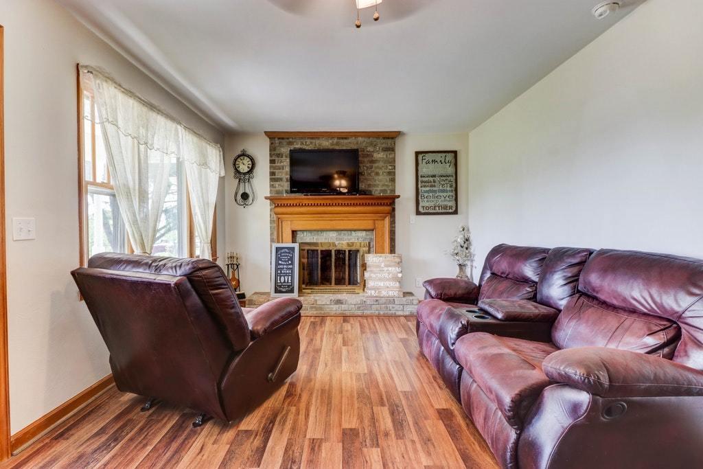 1597 Lipscomb Road Moneta, VA 24121 - Photo 3 of 27 Living Room