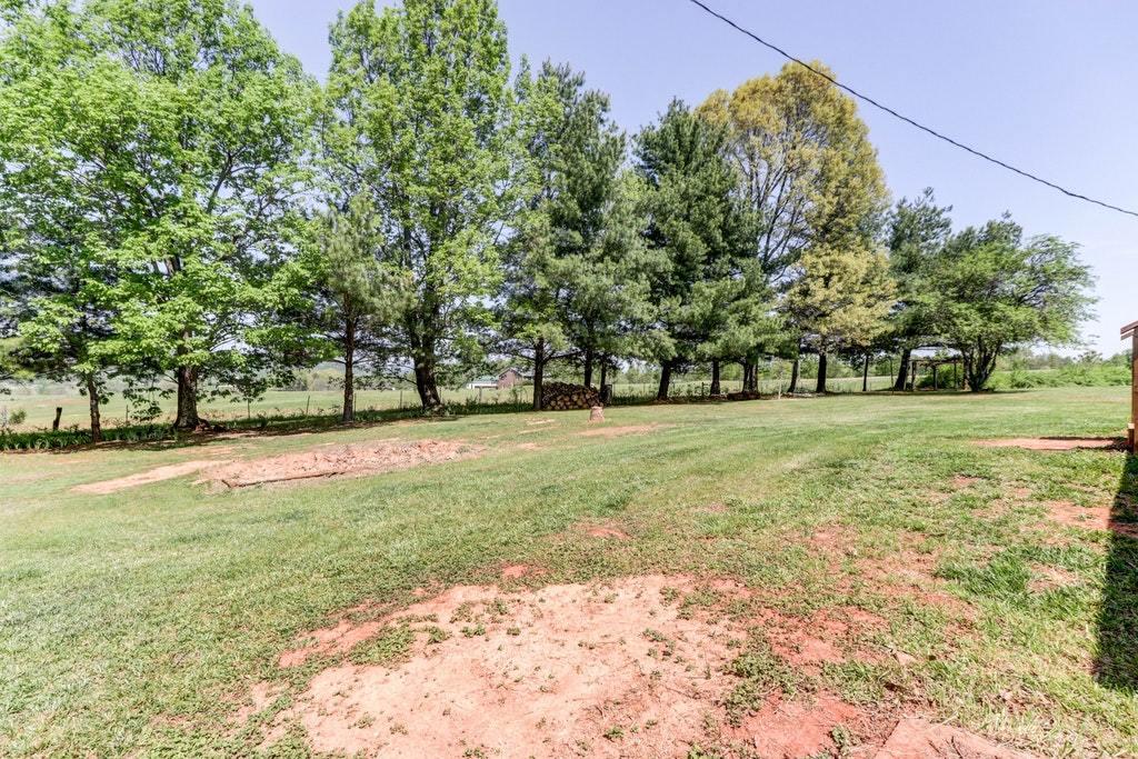 1597 Lipscomb Road Moneta, VA 24121 - Photo 22 of 27 Backyard