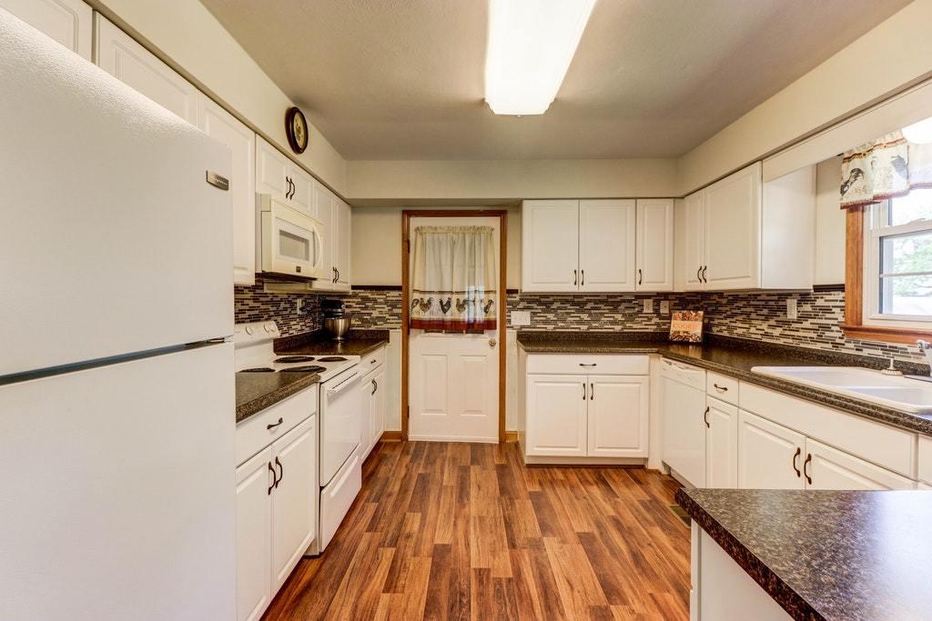 1597 Lipscomb Road Moneta, VA 24121 - Photo 8 of 27 Kitchen