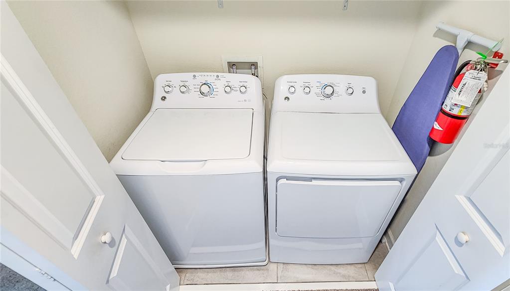 8919 Stinger Drive Davenport, FL 33896 - Photo 16 of 39 a utility room with dryer and washer