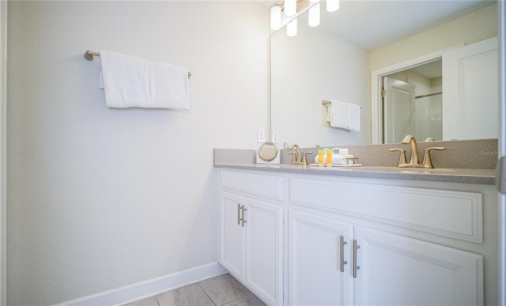 8919 Stinger Drive Davenport, FL 33896 - Photo 19 of 39 a bathroom with a sink and a mirror
