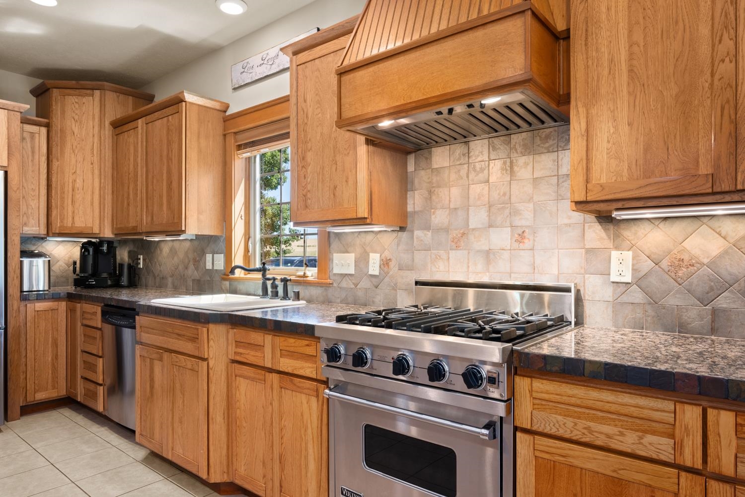 9504 South Baltimore Road Spokane, WA 99223 - Photo 10 of 44