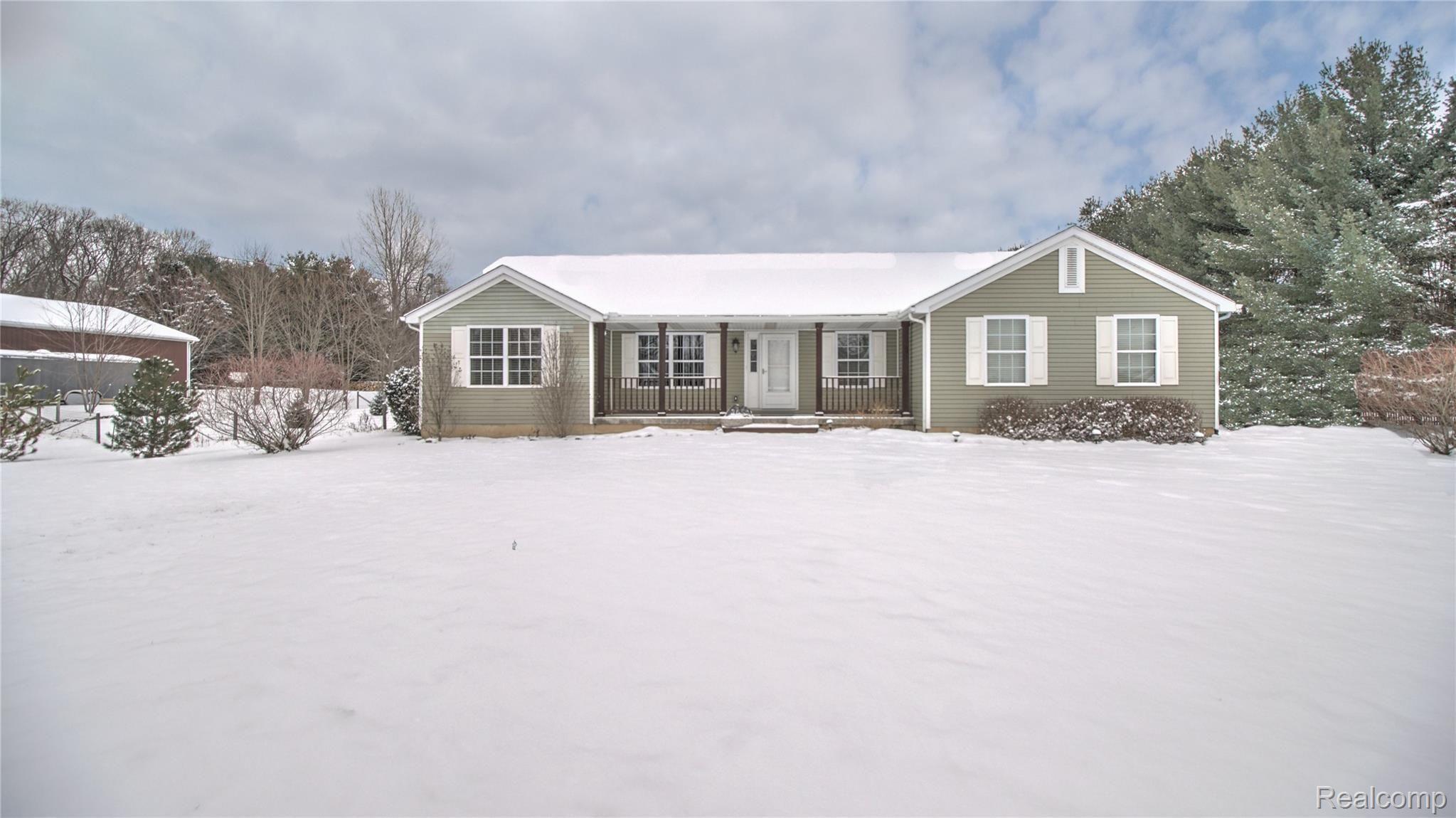 9050 Oak Grove Road Howell, MI 48855 - Photo 1 of 25 1.jpg