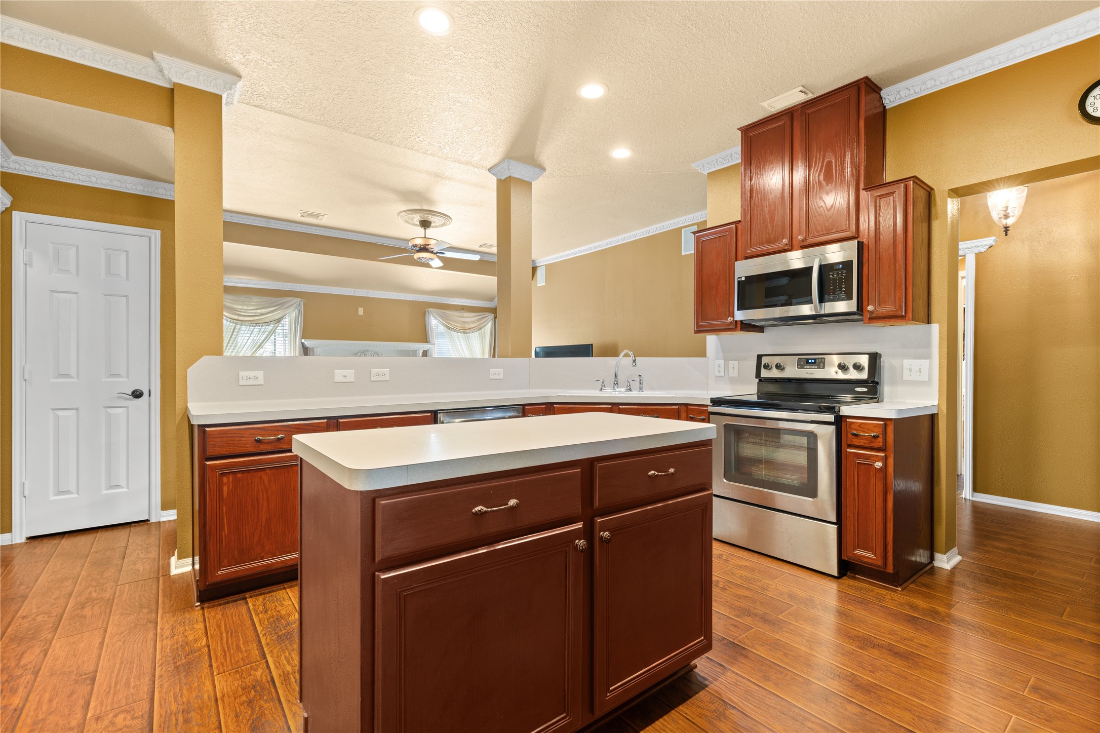 11547 Crockett Martin Road Conroe, TX 77306 - Photo 10 of 46
