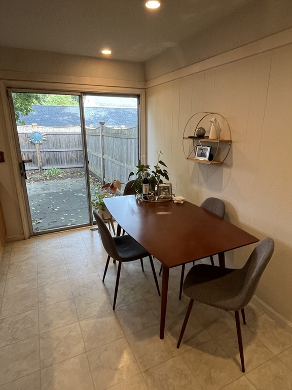 61 Jamestown Drive, Unit 61 Springfield, MA 01108 - Photo 3 of 10