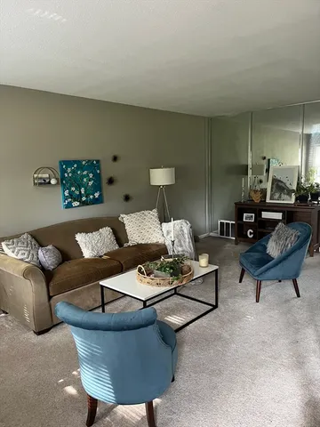 $2,500 | 61 Jamestown Drive, Unit 61, Springfield, MA 01108