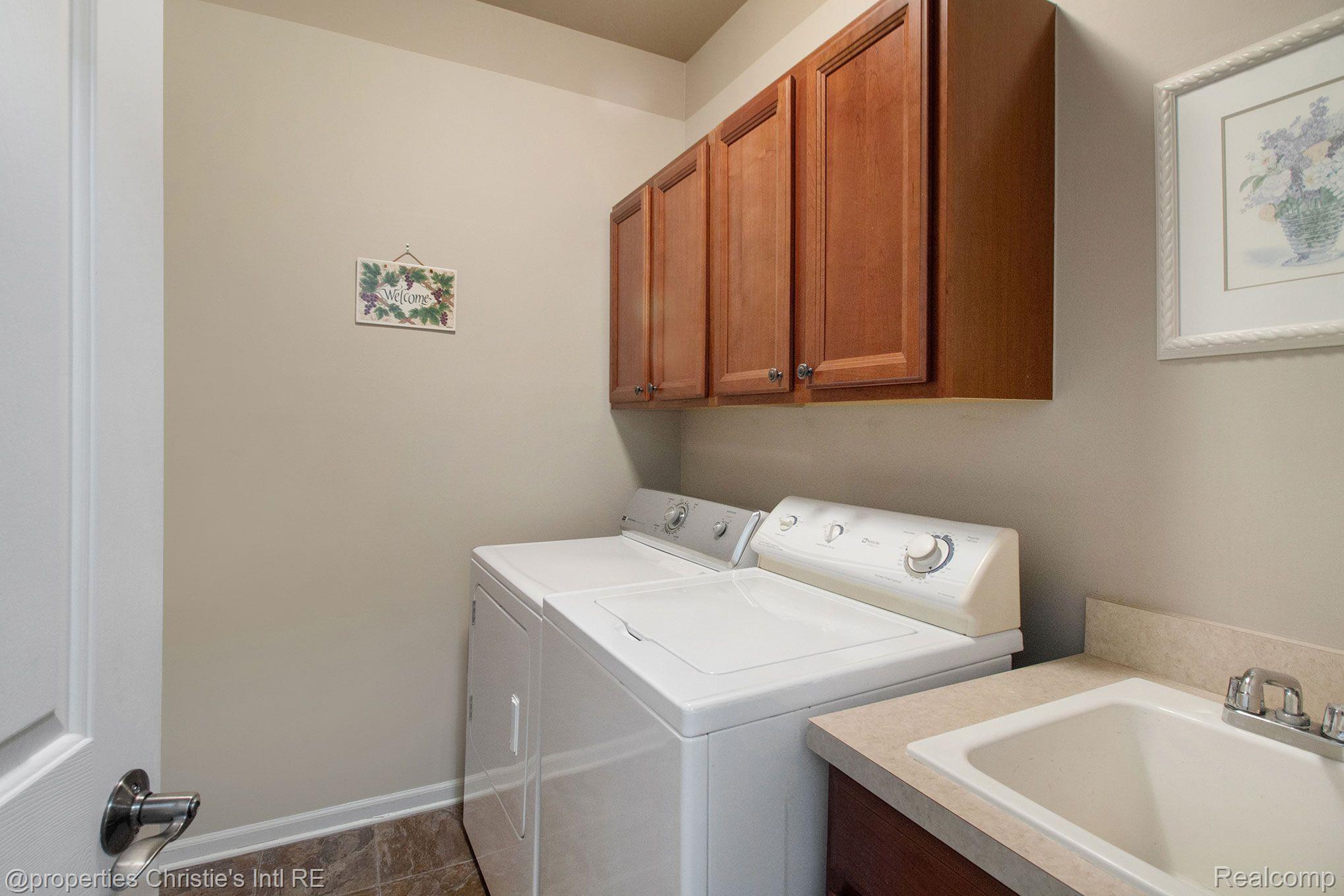 630 Telya Ridge Milford, MI 48381 - Photo 23 of 27 Laundry room - Main Floor