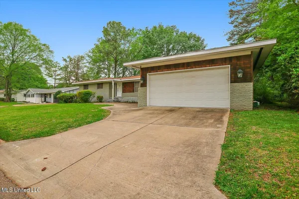 $2,000 | 1315 Kimwood Drive, Jackson, MS 39211