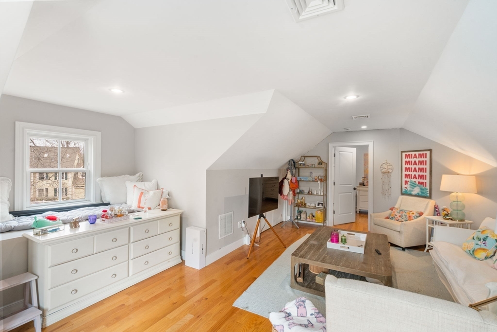 75 Auburn Street Newton, MA 02466 - Photo 22 of 34 a very nice looking room with a large bed