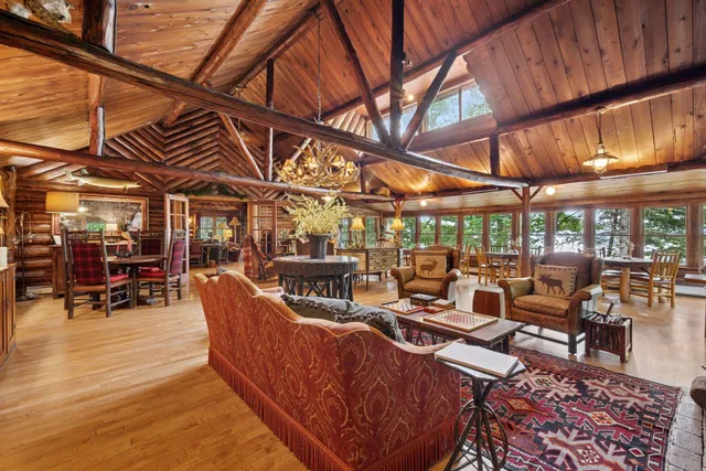 $1,695,000 | 10472-71 West Murphy Boulevard, Hayward, WI 54843