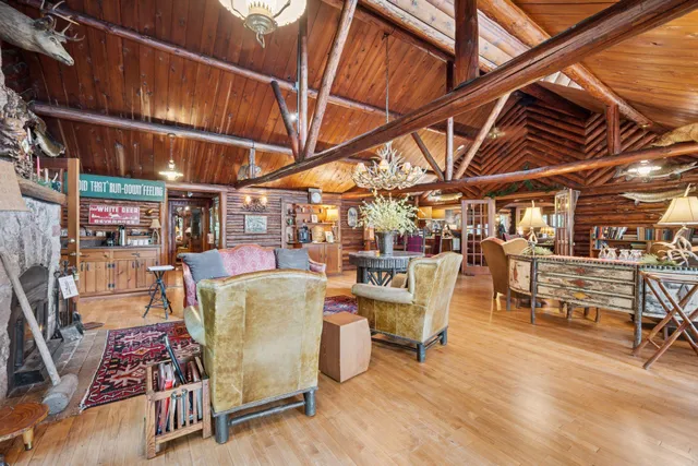 $1,695,000 | 10472-71 West Murphy Boulevard, Hayward, WI 54843