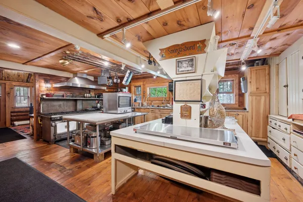 $1,495,000 | 10472-71 West Murphy Boulevard, Hayward, WI 54843