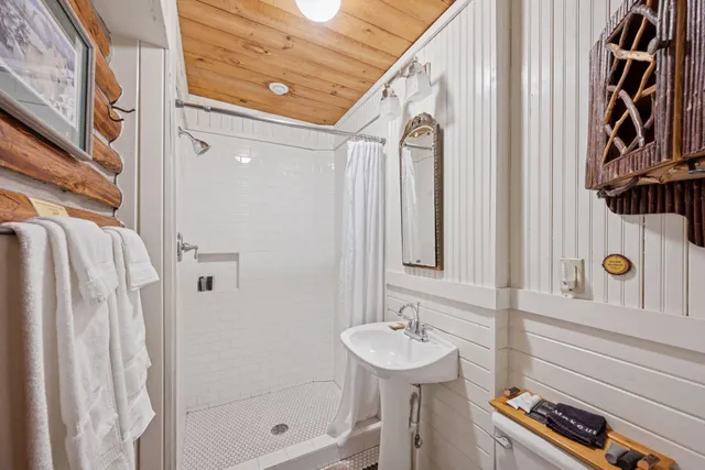 $1,695,000 | 10472-71 West Murphy Boulevard, Hayward, WI 54843