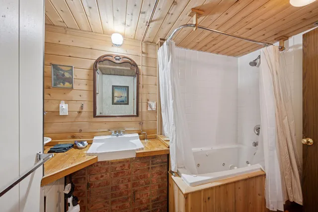 $1,695,000 | 10472-71 West Murphy Boulevard, Hayward, WI 54843