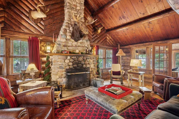 $1,495,000 | 10472-71 West Murphy Boulevard, Hayward, WI 54843