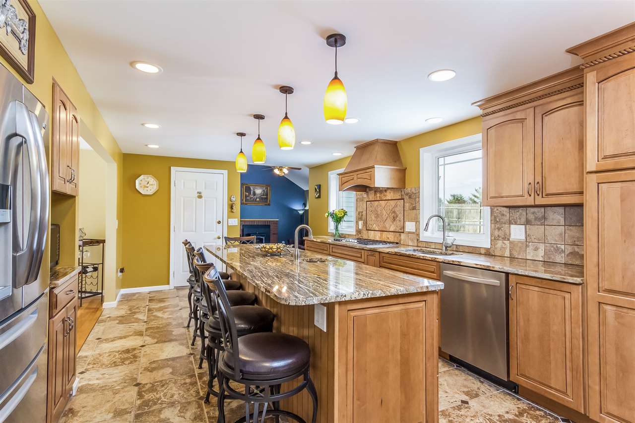 159 Chad Road Manchester, NH 03104 - Photo 3 of 40