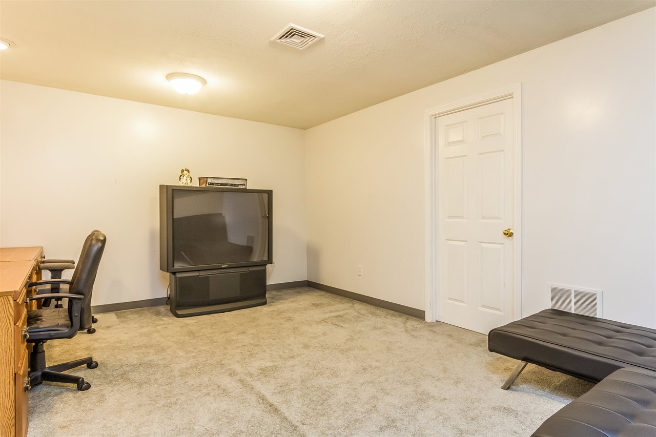 159 Chad Road Manchester, NH 03104 - Photo 28 of 40