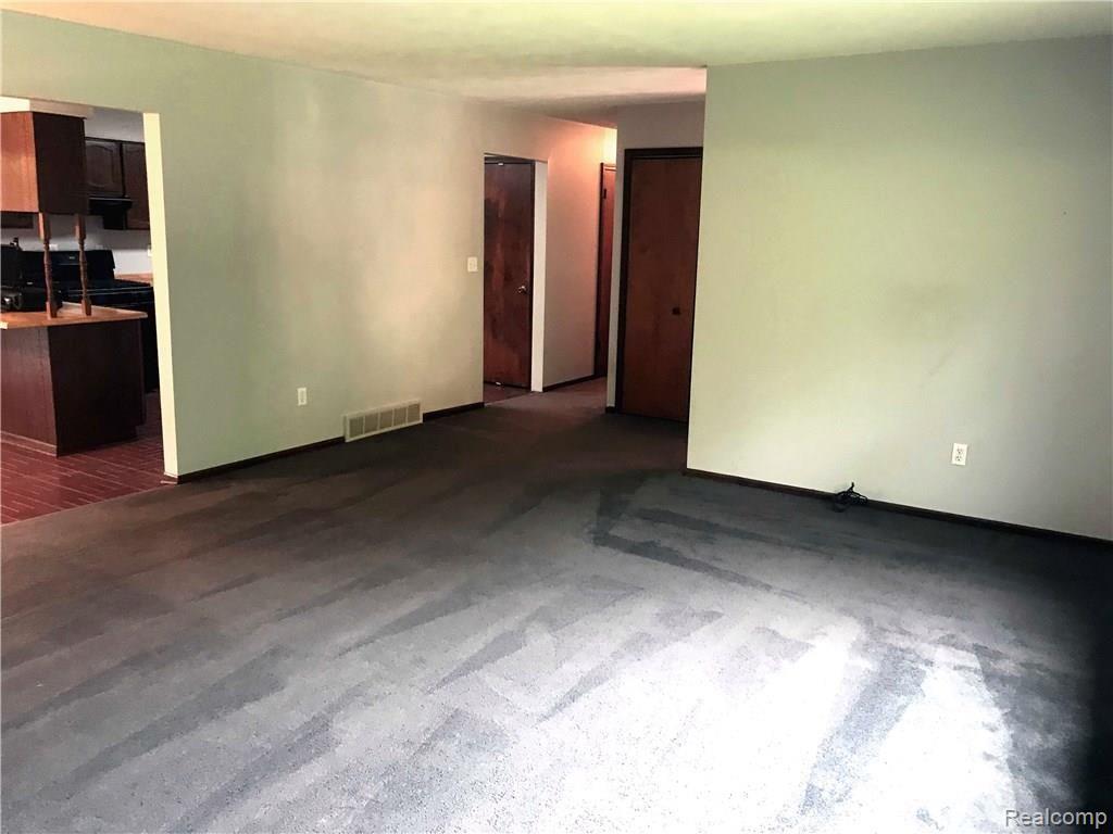 3557 Valentine Road Whitmore Lake, MI 48189 - Photo 13 of 17 Living room and Kitchen.jpg