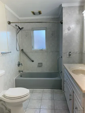 $4,100 | Undisclosed Address, Massapequa, NY 11758