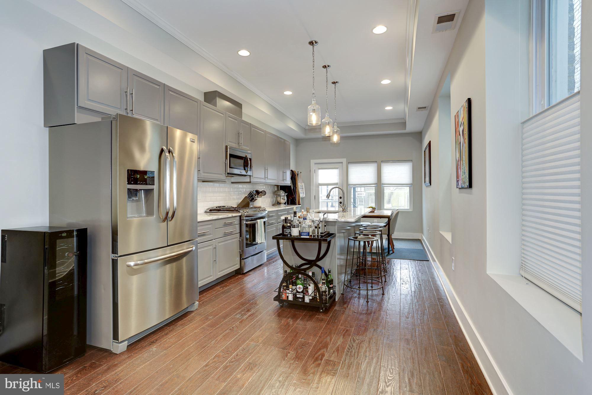 16 R Street Northwest, Unit 1 Washington, DC 20001 - Photo 6 of 22 All the bells 'n whistles - Chef's Kitchen