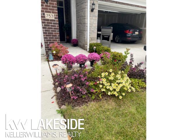 753 Hummingbird Drive Rochester, MI 48307 - Photo 2 of 21