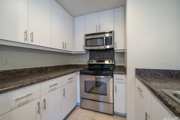 $2,850 | 239 Mananai Place, Unit E, Honolulu, HI 96818