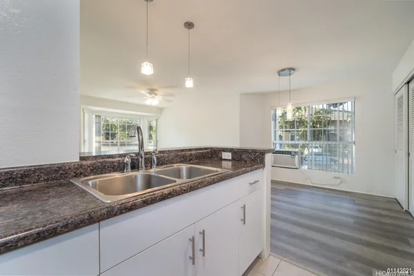 $2,850 | 239 Mananai Place, Unit E, Honolulu, HI 96818