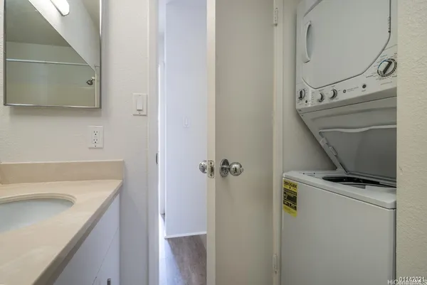 $2,850 | 239 Mananai Place, Unit E, Honolulu, HI 96818