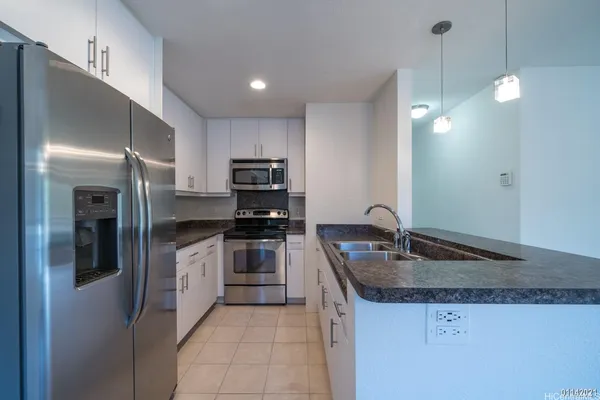 $2,850 | 239 Mananai Place, Unit E, Honolulu, HI 96818