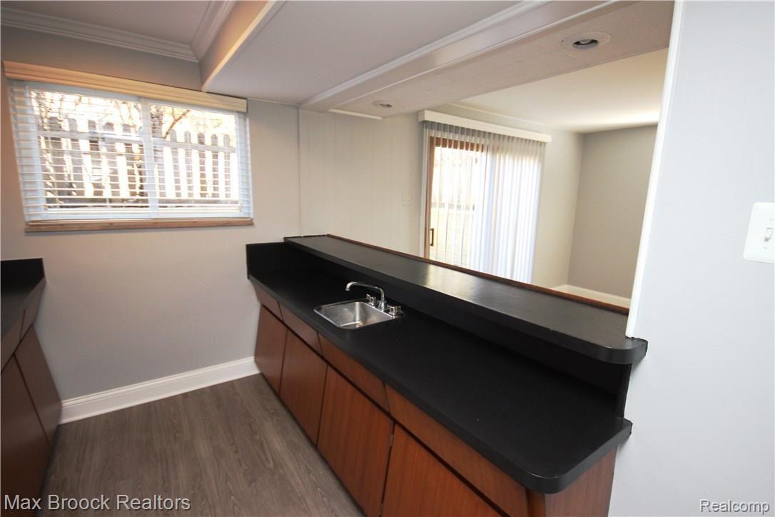 3770 Beach Road Troy, MI 48084 - Photo 18 of 31 Bar area for entertaining