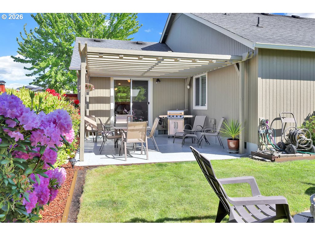 87836 8th Street Veneta, OR 97487 - Photo 7 of 25 a view of an house with backyard porch and sitting area