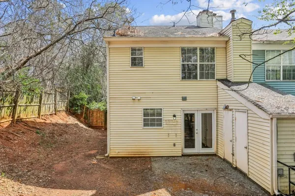 a view of a house with a backyard