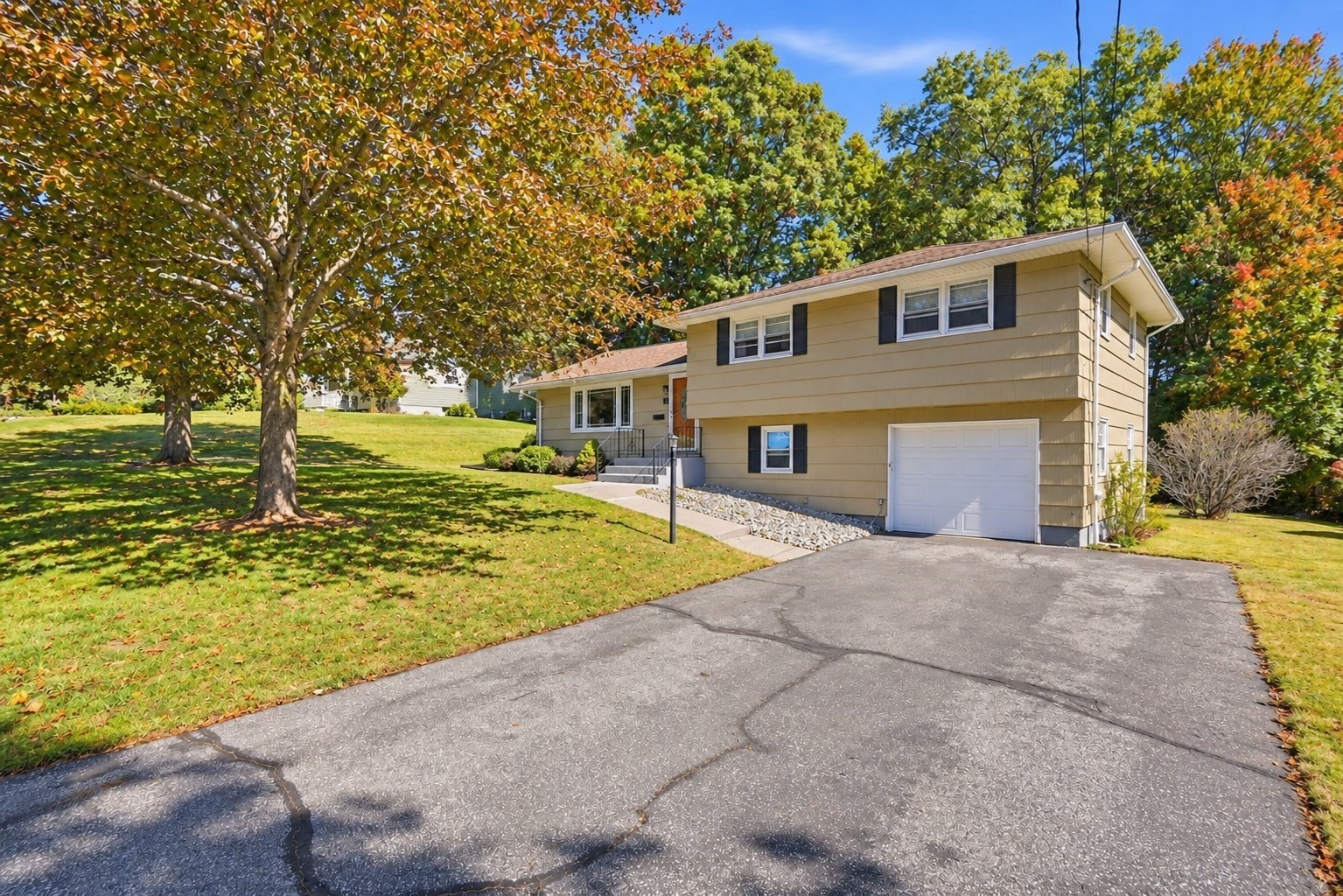 71 Woodside Road Ludlow, MA 01056 - Photo 2 of 39 Gallery Image 2