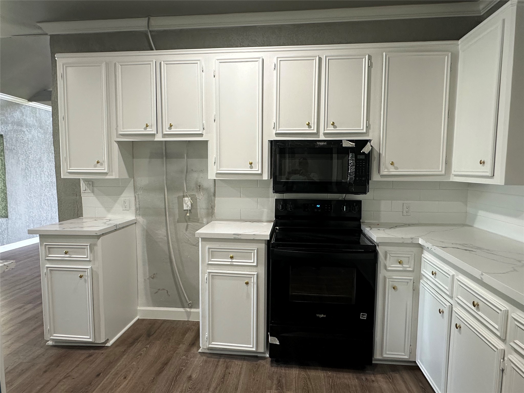 40344 Harpers Church Road Hempstead, TX 77445 - Photo 11 of 46 view of the Cooking area and built-in microwave.