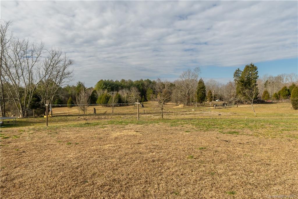 1204 Long Branch Road Grover, NC 28073 - Photo 2 of 19