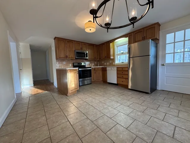 $2,700 | 59 Haverhill Street, Unit 1, Andover, MA 01810