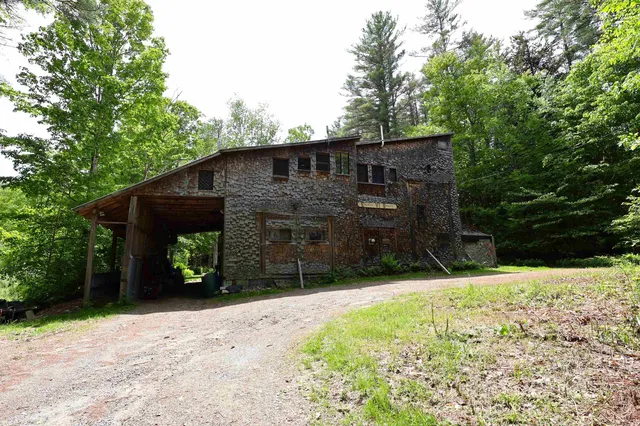 $359,000 | 25 Independent Drive, Hartland, VT 05048