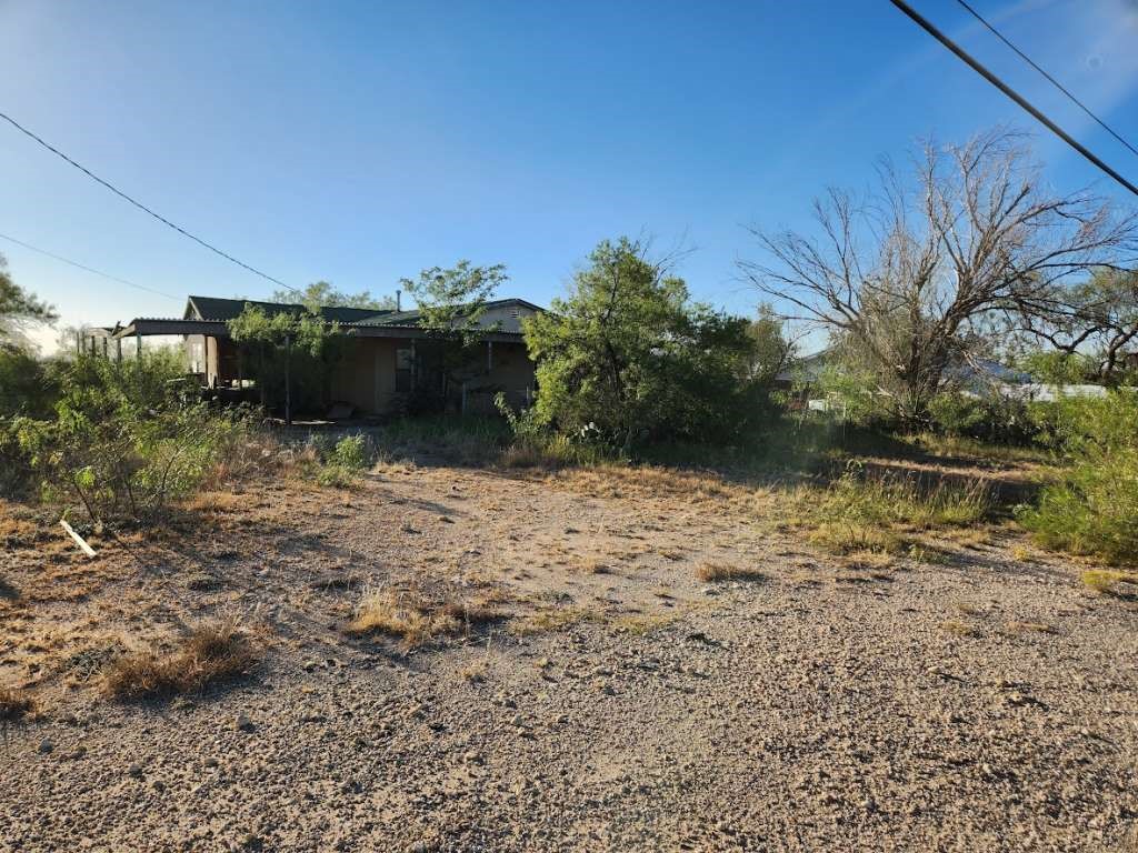 4608 Wasson Road Big Spring, TX 79720 - Photo 9 of 11 a view of outdoor space and yard