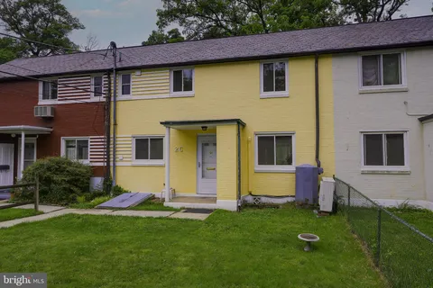 $275,000 | 2 C Gardenway, Greenbelt, MD 20770