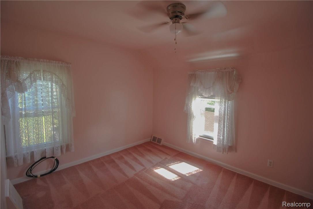 6259 Denton Road Belleville, MI 48111 - Photo 12 of 29 IMG_5679.jpg