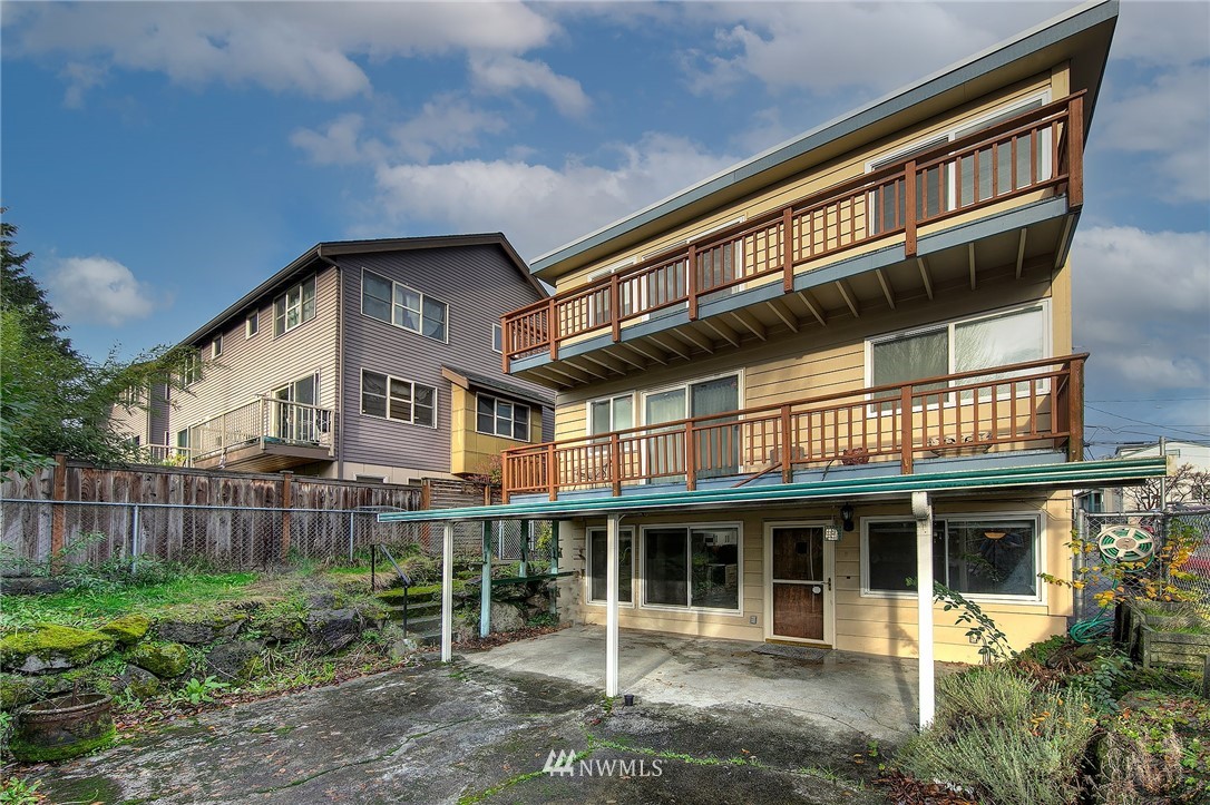 931 North 85th Street, Unit 5 Seattle, WA 98103 - Photo 3 of 11 a front view of a house with garden