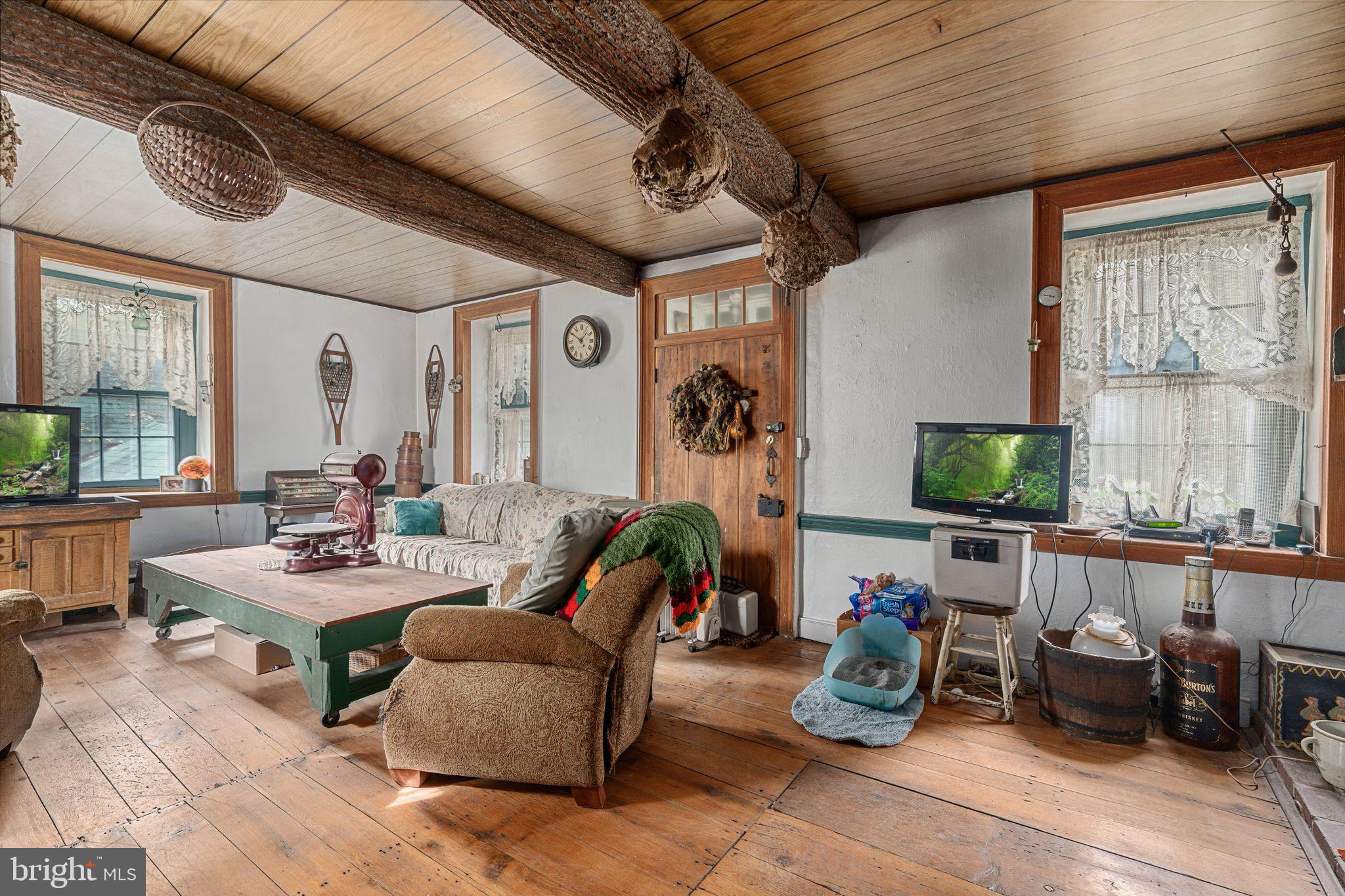 37 Mill Road Birdsboro, PA 19508 - Photo 21 of 72 Living room