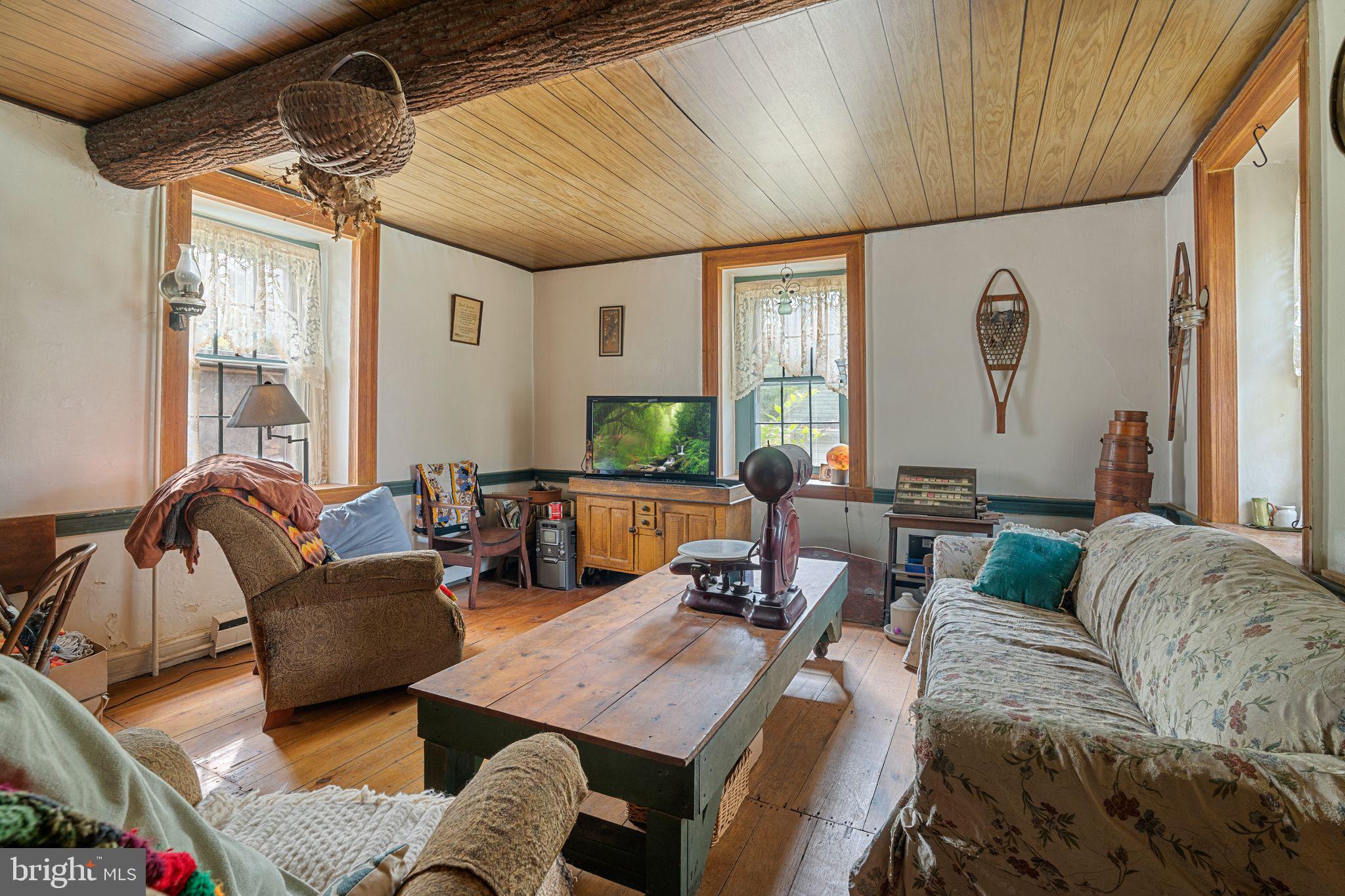 37 Mill Road Birdsboro, PA 19508 - Photo 22 of 72 Living room