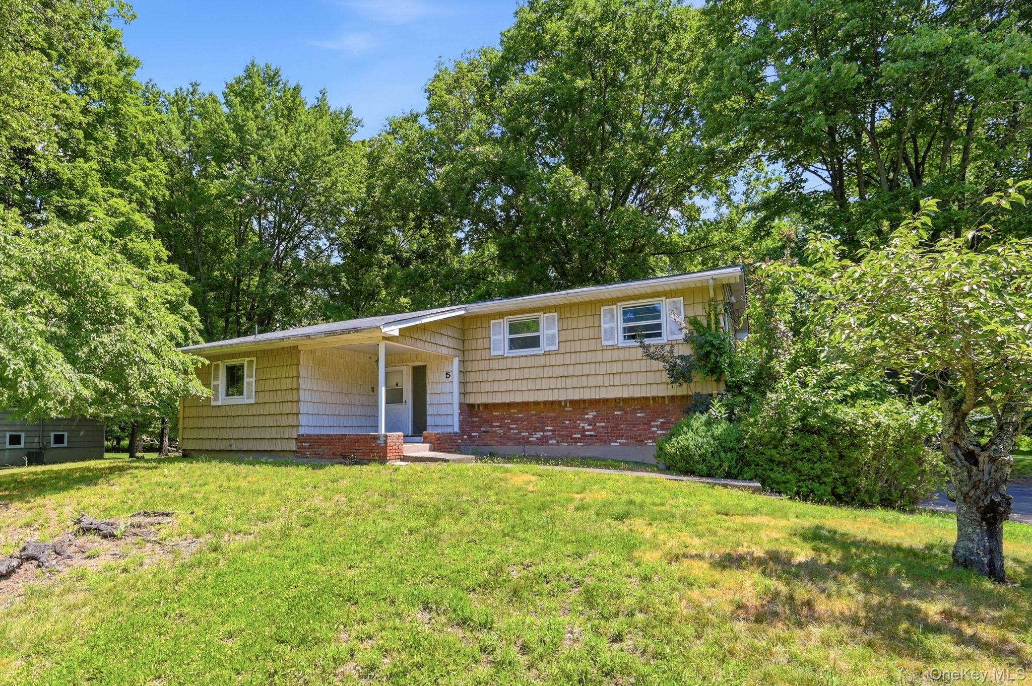 5 Flamingo Lane Spring Valley, NY 10977 - Photo 3 of 48