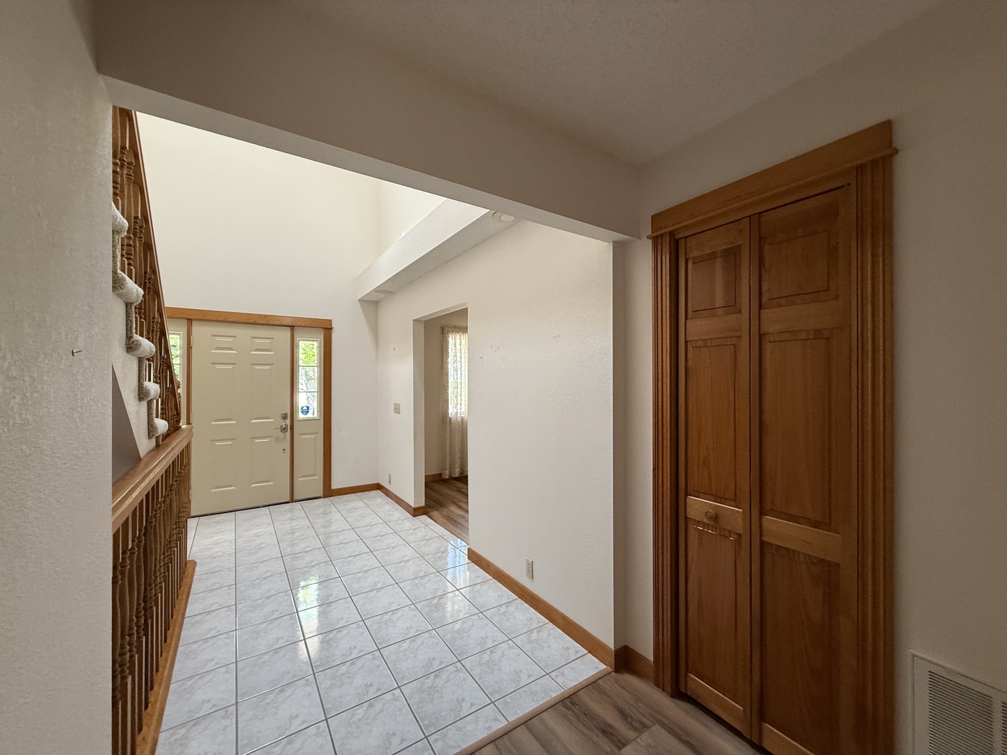 136 Bonnie Brae Road Carbondale, IL 62901 - Photo 12 of 30 a view of a hallway with wooden floor and a bathroom